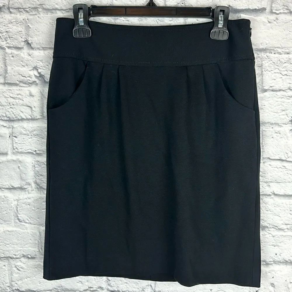 Ann Taylor Black Stretch MiniโSkirt Sizeโ4